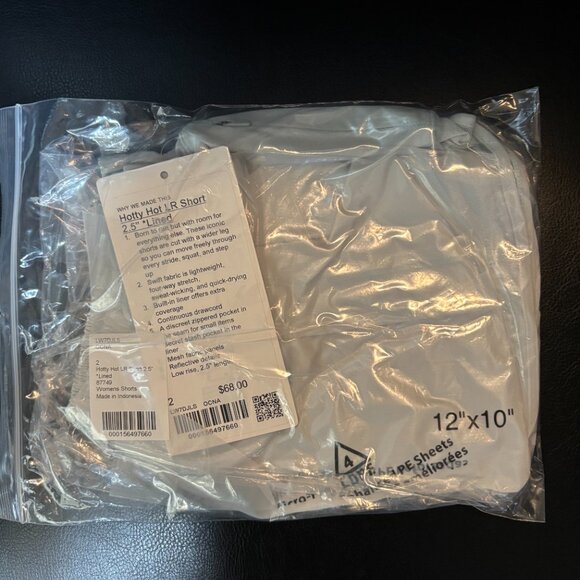 Lululemon Hotty Hot Low-Rise Lined Short 2.5" - Size 2 - Ocean Air - Picture 2 of 2